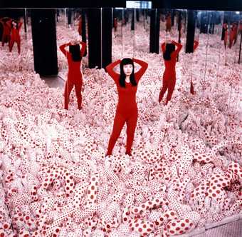 Yayoi Kusama Infinity Mirror Room-Phalli’s Field 1965 © Yayoi Kusama