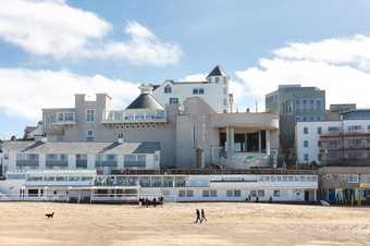 tate st ives gallery on beach